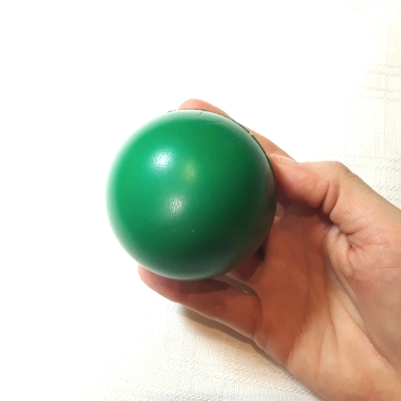 🌹Stress Ball Tension Reliever Toy Green - Picture 3 of 4